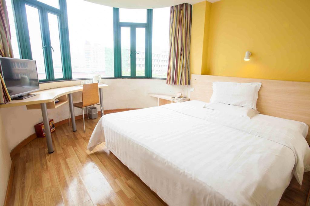 7Days Inn Haikou Hong Kong City Exterior foto