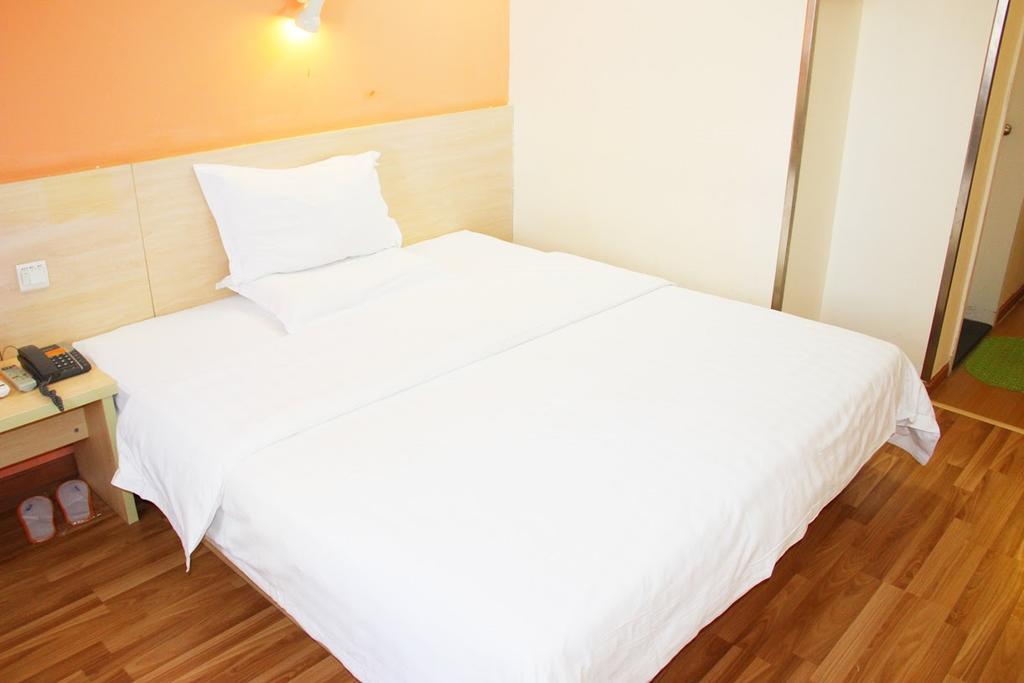 7Days Inn Haikou Hong Kong City Exterior foto