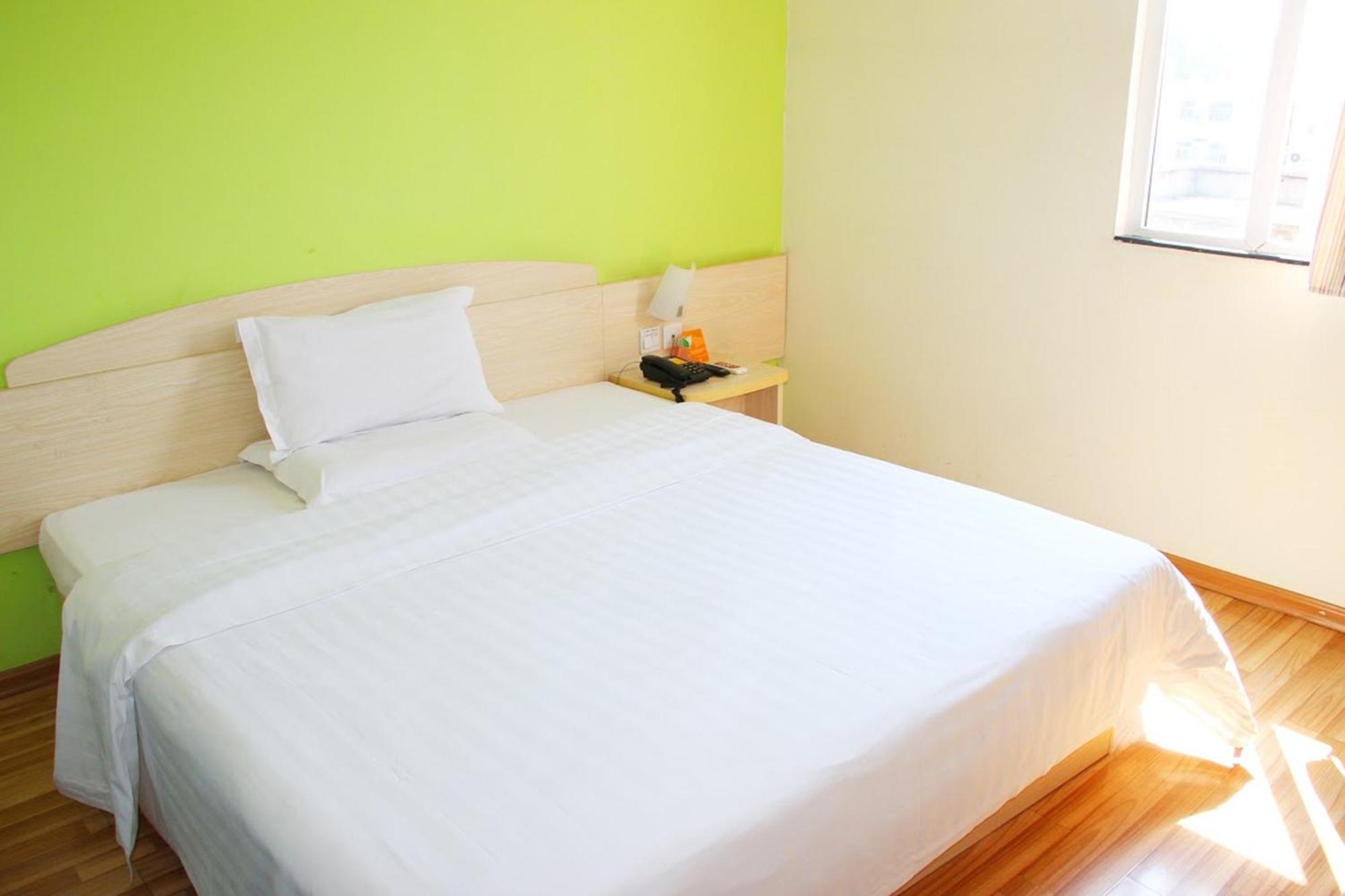 7Days Inn Haikou Hong Kong City Exterior foto