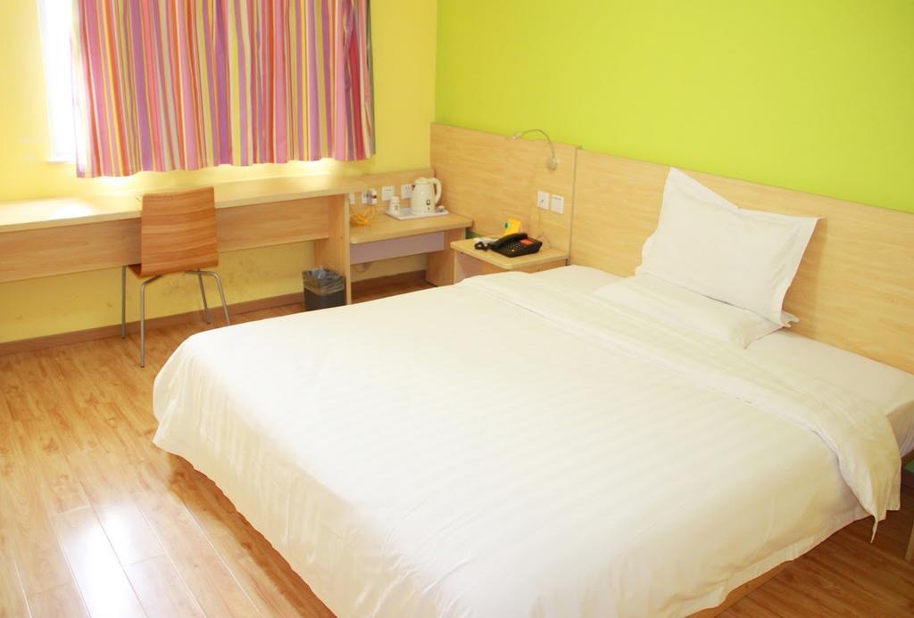 7Days Inn Haikou Hong Kong City Exterior foto
