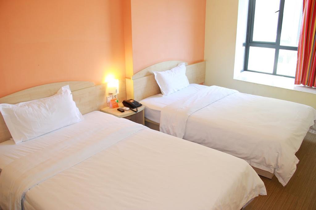 7Days Inn Haikou Hong Kong City Exterior foto