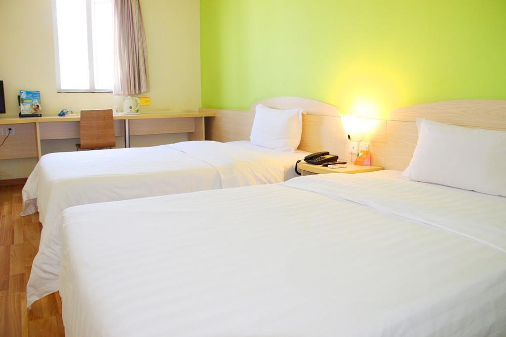 7Days Inn Haikou Hong Kong City Exterior foto